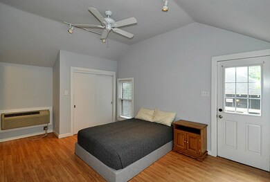 401 1 2 Aurora St, Houston, TX 77008 - photo 3