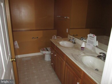 1004 Eastbourne Ct, Frederick, MD 21702 - photo 5