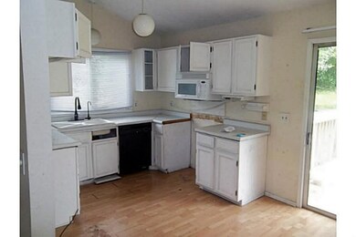 Kitchen. nice eat in area.