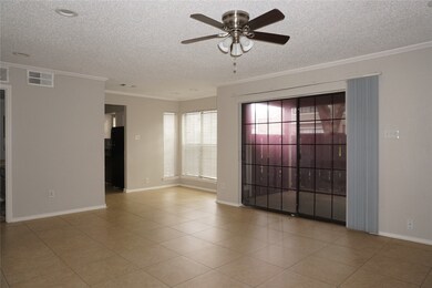 2728 Copper Creek Dr unit 107, Arlington, TX 76006 - photo 2