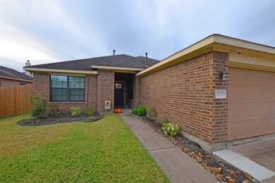 5225 Mcgrath Dr, Alvin, TX 77511 - photo 2