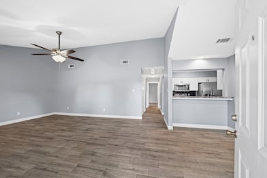 8 Hideaway Dr, Friendswood, TX 77546 - photo 3