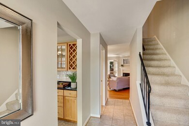 1337 Chetworth Ct, Alexandria, VA 22314 - photo 2