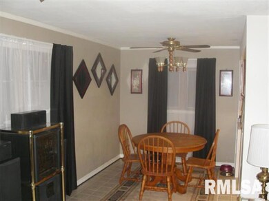 1208 Fairlane Dr, Bettendorf, IA 52722 - photo 4