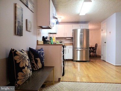 9907 Breezy Knoll Ct, Lanham, MD 20706 - photo 5