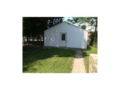 Detached Garage.