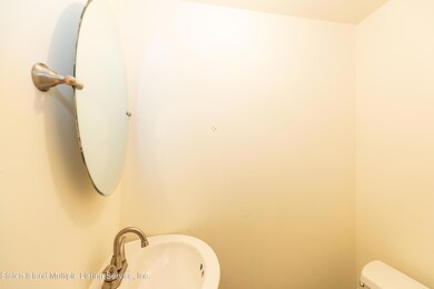 467 Willow Rd E unit 2, Staten Island, NY 10314 - photo 6