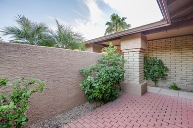 19_courtyard1