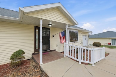 305 Mack Dr unit 9, Reedsburg, WI 53959 - photo 2