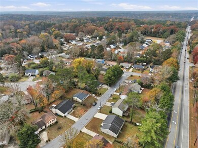 5323 Tracey Dr, Stone Mountain, GA 30088 - photo 5