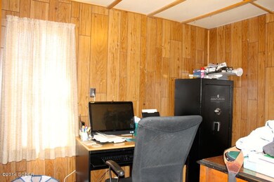 Bedroom / Office