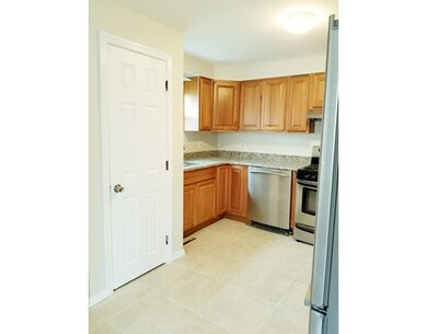 41 Maple St unit 41, Lawrence, MA 01841 - photo 4