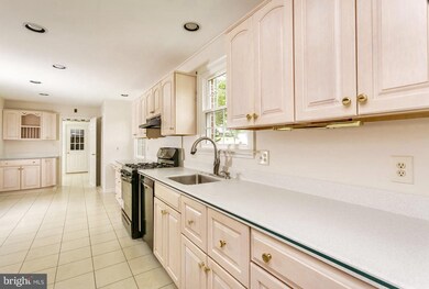 1112 Chatterleigh Cir, Baltimore, MD 21286 - photo 5