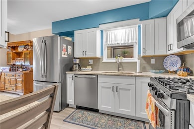 5228 Webb St, Aliquippa, PA 15001 - photo 4