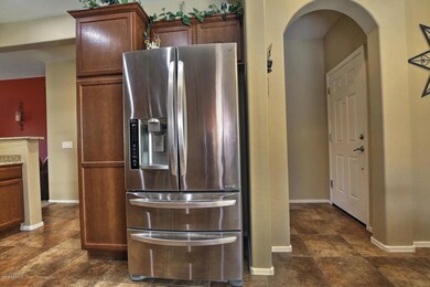 6548 W Congressional Way-large-006-22-Ki