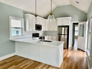 Counter height breakfast bar makes entertaining fu