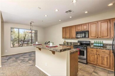 Kitchen & Dining