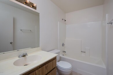 1762_E_Grandview_Rd_07