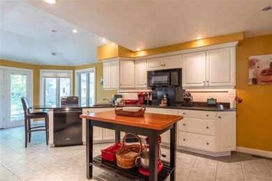 32 Chester St, Nashua, NH 03064 - photo 3