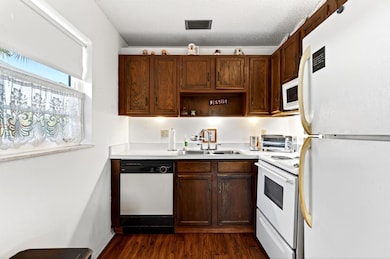 108 Spring Lake Ct unit 203, Vero Beach, FL 32962 - photo 4