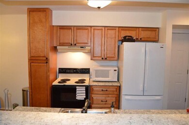 2752 Glenbridge Ct unit 82, Ann Arbor, MI 48104 - photo 2