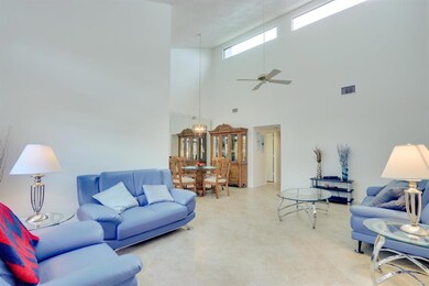 Great room w/ Vaulter Ceilings