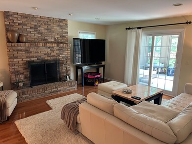 984 Kenilworth Cir, Naperville, IL 60540 - photo 3