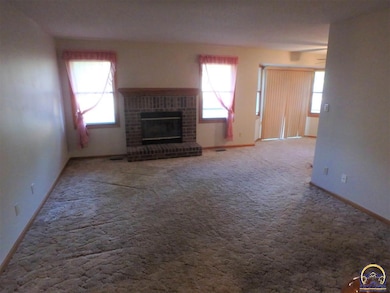 2849 SW Dukeries Rd, Topeka, KS 66614 - photo 2