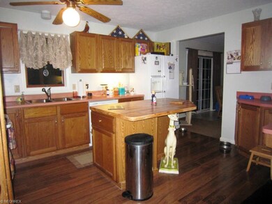 Fully applianced kitchen (excluding microwave), fo