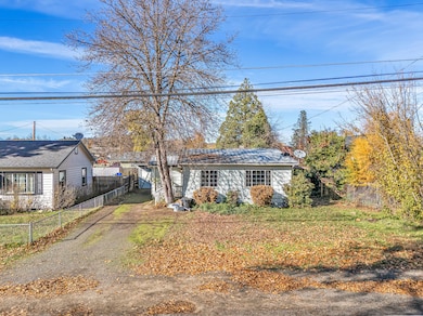 620 S Royal Ave, Eagle Point, OR 97524 - photo 3