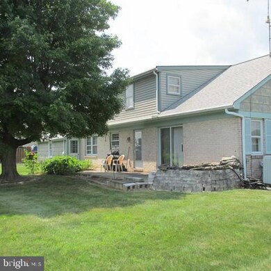 336 E Spruce St, New Holland, PA 17557 - photo 3