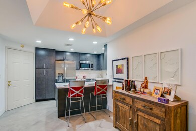 Kitchen & Breakfast Bar
