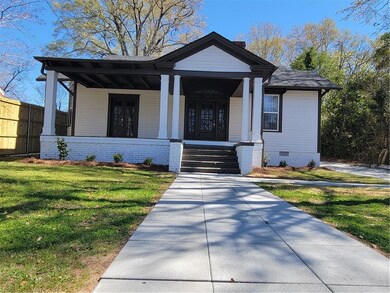View of front of house featuring a front lawn, fen