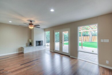 Family Room (4)-SMALL