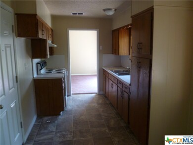 930 Randa St, Copperas Cove, TX 76522 - photo 6