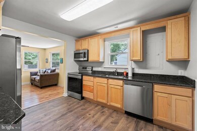 211 Locust Ave, Colonial Beach, VA 22443 - photo 3