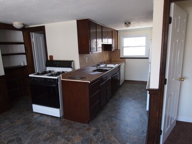 1045 Middlesex St unit B, Lowell, MA 01851 - photo 5