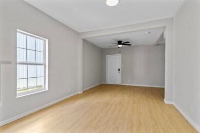 405 Medina St unit B, Houston, TX 77012 - photo 3