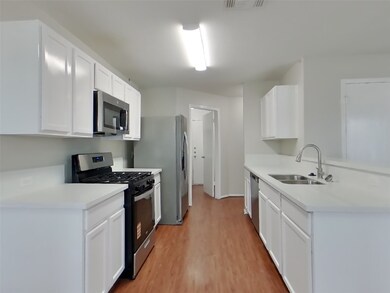 8227 Radial Ct, Rosharon, TX 77583 - photo 4