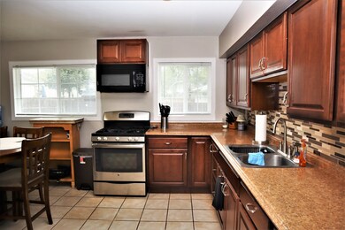 921 Berkley St, Carpentersville, IL 60110 - photo 3