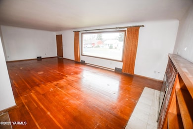 803 Adams Ave, Toppenish, WA 98948 - photo 7