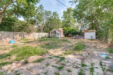 1719 W Bond St, Denison, TX 75020 - photo 4