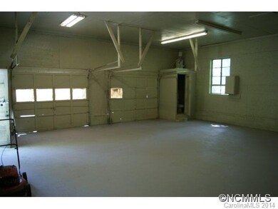 Garage has restroom