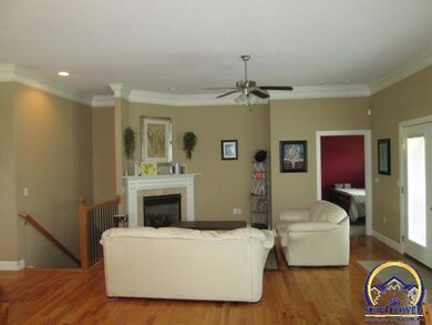 2728 SW Bluestem Dr, Topeka, KS 66614 - photo 2