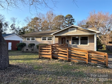 1431 Woodhill Ln, Charlotte, NC 28205 - photo 2