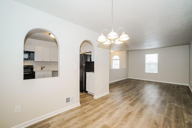 005-photo-dining-room-14268536