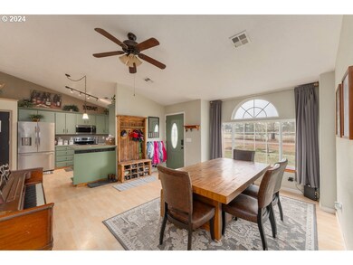 153 Leisure Ln, Glide, OR 97443 - photo 5