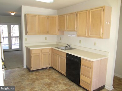 9348 Town Place Dr, Owings Mills, MD 21117 - photo 3