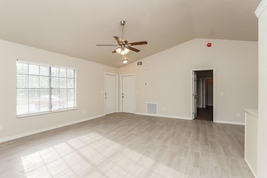 019-photo-living-room-13547605