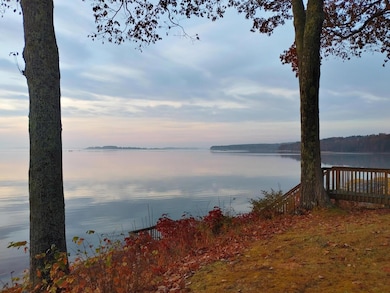 21 Ledge Rd